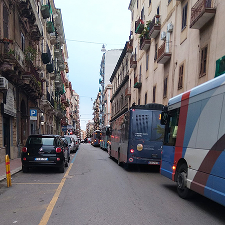 Traffico in caos per un bus in avaria a Taranto