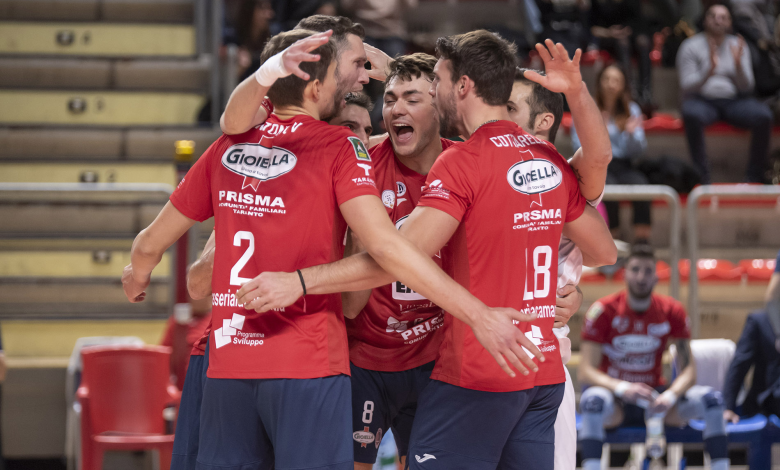 Loro hanno tanti cambi e possono giocare molte carte, hanno tre schiacciatori buoni e quindi noi ci prepareremo per una partita non decisiva ma comunque importante, essendo uno scontro diretto, per il nostro cammino che comunque sta andando per il verso giusto”. Diretta su Volleyballworld.tv a partire dalle 18