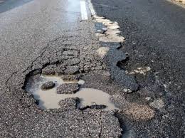 Imputato numero uno della fragilità attuale dei manti d’asfalto è la posa durante i mesi invernali.