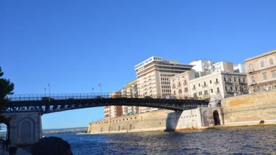 Ponte girevole Taranto bloccato dopo apertura con caduta pezzi in mare