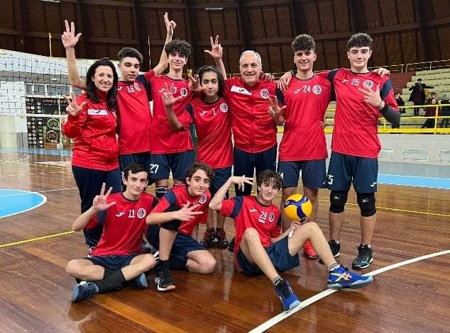 L’under 19 è partita con tutti ragazzi 2005 2006 e i liberi del 2004, ci confrontiamo con squadre di ragazzi molto più grandi però ci stiamo difendendo bene: si vince e si perde come in tutte le competizioni