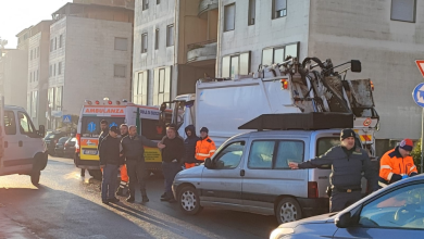 Operatore ecologico investito mentre svuota il cassonetto