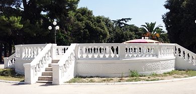 rotonda villa comunale vandalizzata