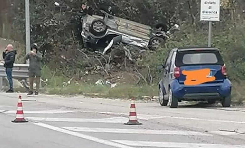 auto ribaltata su Punta penna