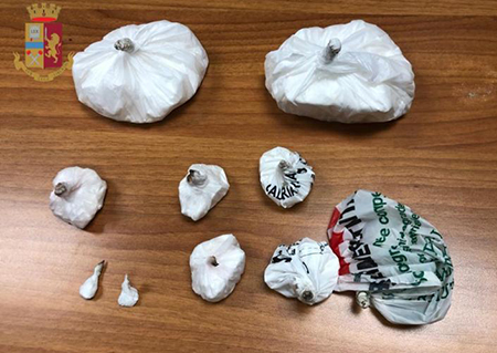 In auto con mezzo kg di cocaina