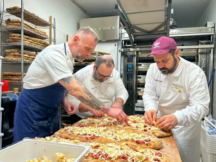 La triade del gusto Pane- pizza e panzerotti  ad Alberobello