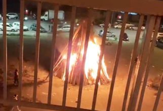 durante i festaggiamenti i fuochi artificiali colpiscono i presenti