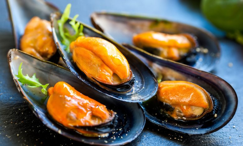 'angolo della poesia - "L'inno alla cozza tarantina" di Dino Maiano