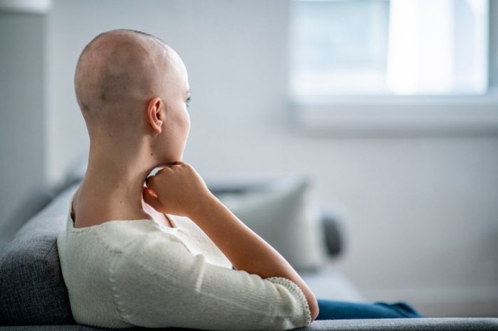 Neoplasie: screening e caschi refrigeranti per prevenire l'alopecia