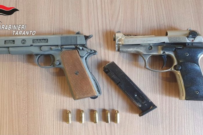 Armi e proiettili in casa, i carabinieri arrestano due tarantini