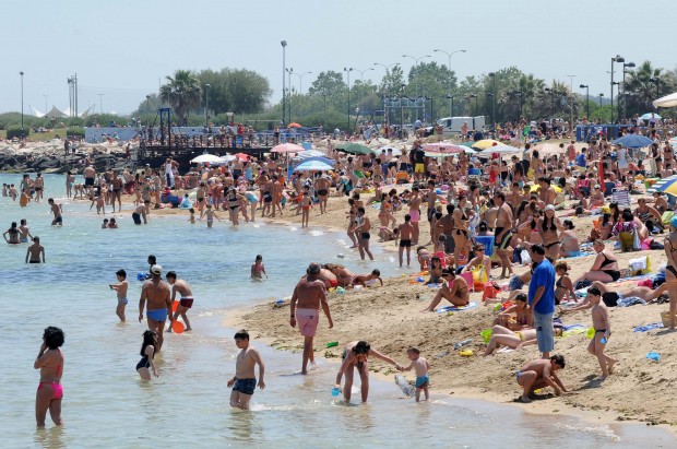 Taranto si riversa sulle spiagge