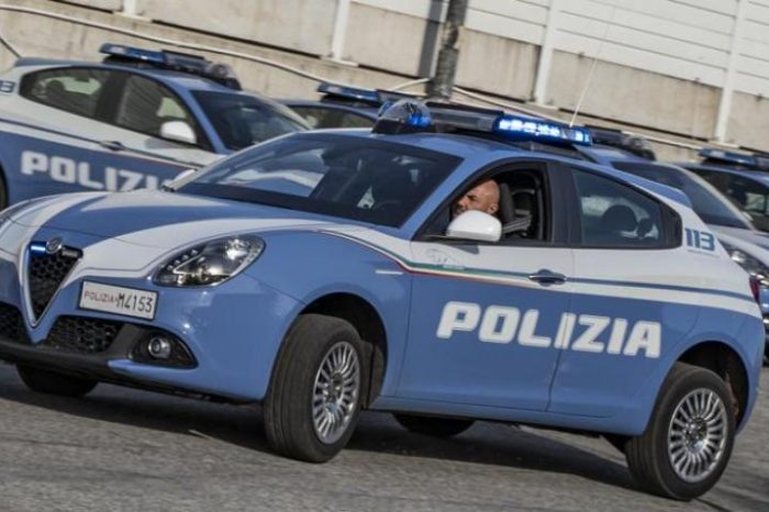 Due agenti in ospedale per incidente vicino Piazza Italia