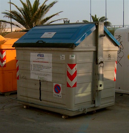 Scarico di rifiuti illegali a Foggia