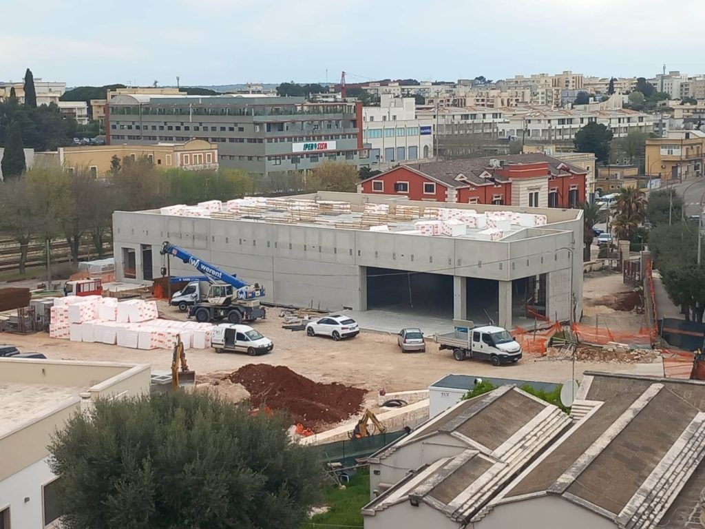 Imponente Discount sorto in pochissimi mesi a Martina Franca in Viale Stazione