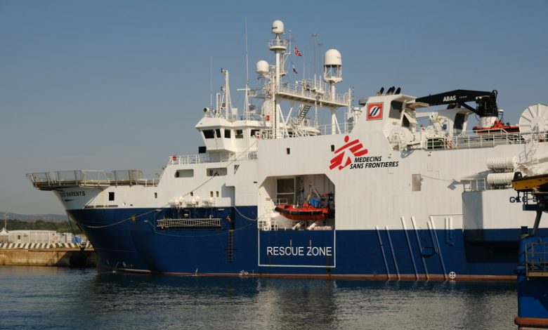 nave di ricerca e soccorso operata da Medici Senza Frontiere (MSF), sta per approdare nel porto di Brindisi trasportando 26 migranti, tra cui otto bambini e una donna incinta