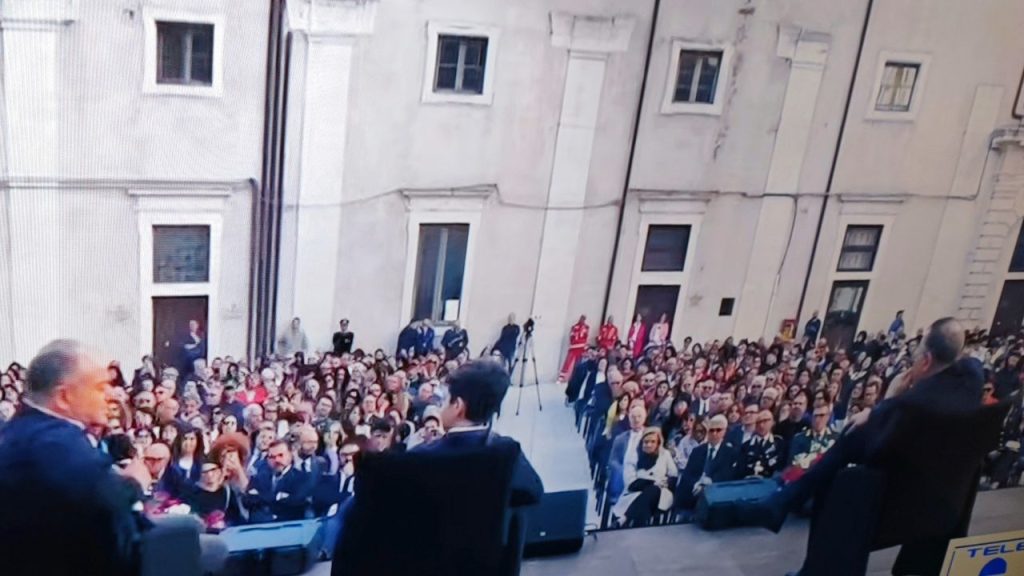 Gratteri a Martina Franca: “Mi sono costruito una vita per dire quello che penso” Il pubblico presente