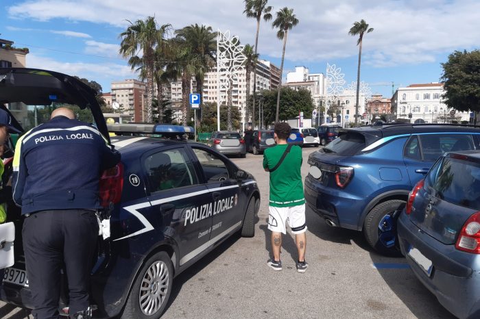 Polizia Locale di Taranto a caccia dei parcheggiatori abusivi e delle deiezioni canine