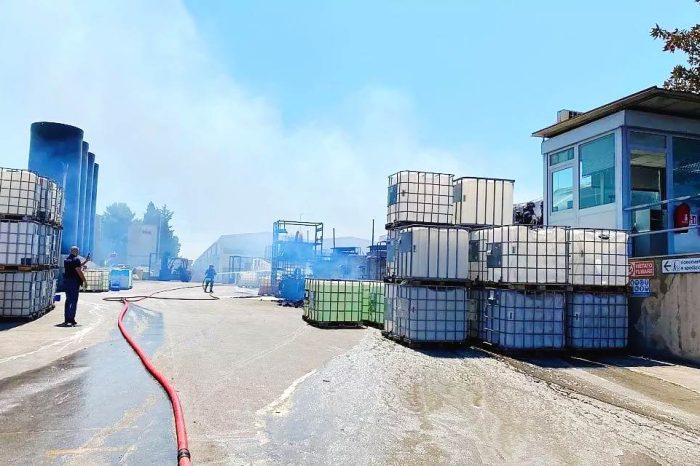 Grave incendio nella zona industriale di Bari: Vigili del fuoco domano le fiamme alla Chimpex Industriale