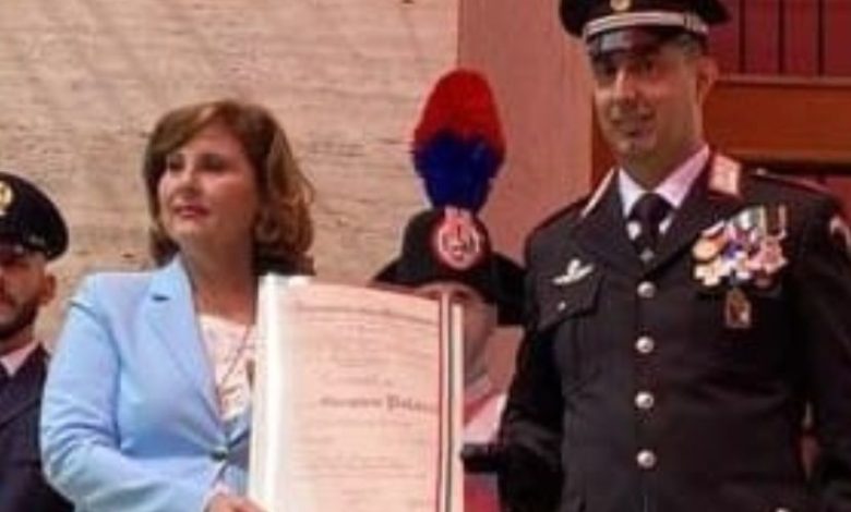 Il Maresciallo Capo dei Carabinieri Gianpiero Palazzo riceve l'onorificienza di Cavaliere della Repubblica dal Prefetto di Cosenza Sua eccellenza Vittoria Ciaramella
