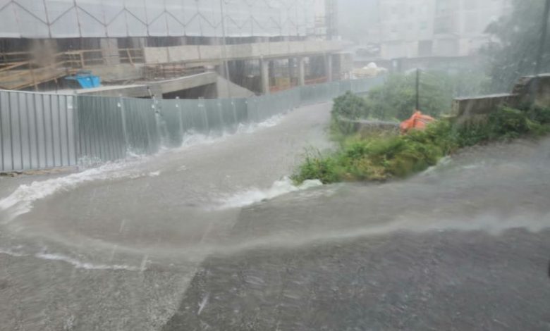 Nella foto l'alluvione a ridosso della cotruzione di 3 piani più attico nell'area della vecchia vetreria, in una zona ad alto e medio rischio idrogelogico