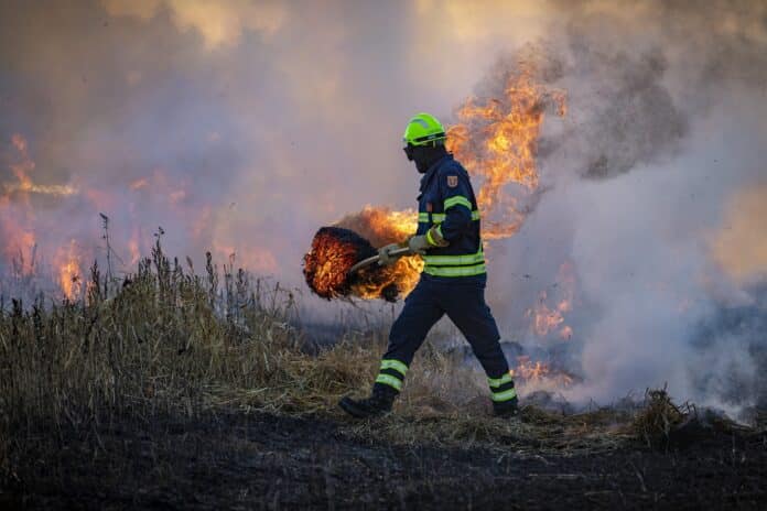 Ennesima vittima a causa degli incendi, morto un anziano nel brindisino