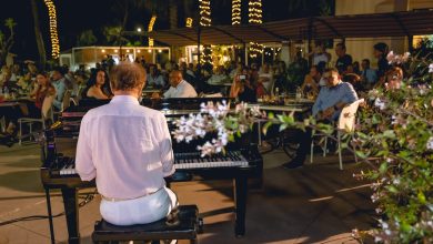 Memo Remigi ha incantato il numeroso pubblico presente alla Casina Municipale registrando il tutto esaurito