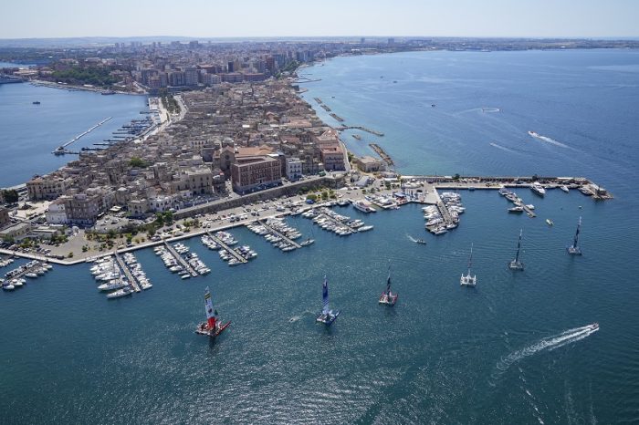 Countdown al ROCKWOOL Italy Sail Grand Prix di Taranto: spettacolo con i migliori velisti del mondo