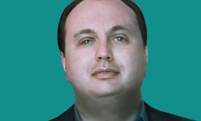 Davide De Fazio, ex responsabile enti locali Taranto di Italia Viva, posando per un ritratto, correlato alla sua analisi sull'ingresso di Italia Viva nella maggioranza del Comune di Taranto.