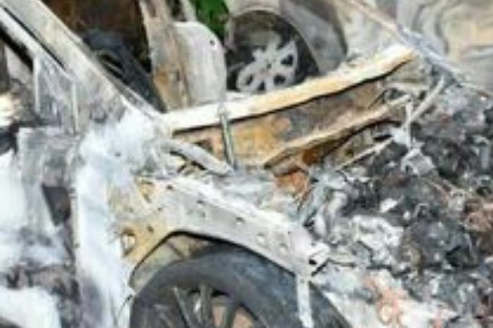 Incendio doloso in una carrozzeria di Ruffano: due auto distrutte