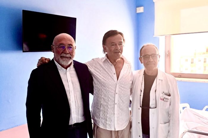 Castellaneta - Dodi Battaglia dona tv per il reparto di Chirurgia