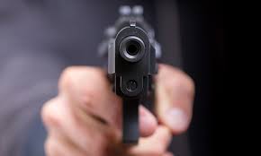 Aggredito con un pugno e una pistola puntata alla testa un consigliere comunale di Apricena