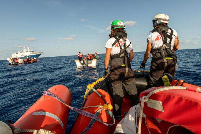 Migranti, la Geo Barents in navigazione verso Bari. Lo sbarco confermato per le 14