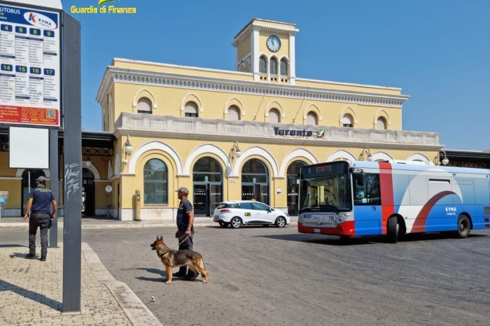 Taranto - maxi operazione della Guardia di Finanza: sequestrate droghe e identificati 26 responsabili