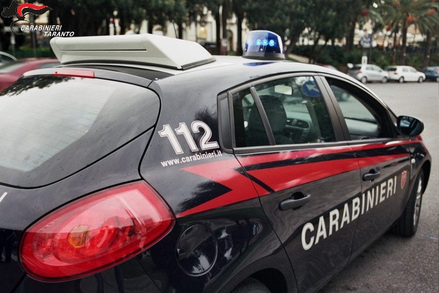 Trani Ricercato a Passeggio con Trolley