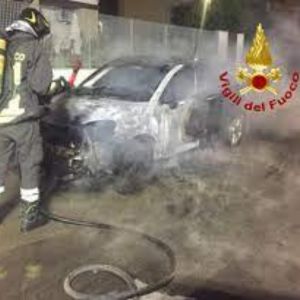 Lecce: scia di autovetture incendiate, cresce il sospetto di atti dolosi