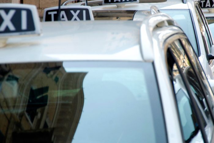 Bari: fermo per taxi irregolare da Taranto, scattano sanzioni severe