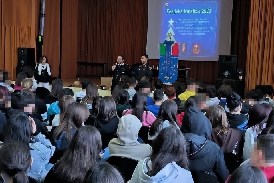 Carabinieri incontrano studenti Fasano