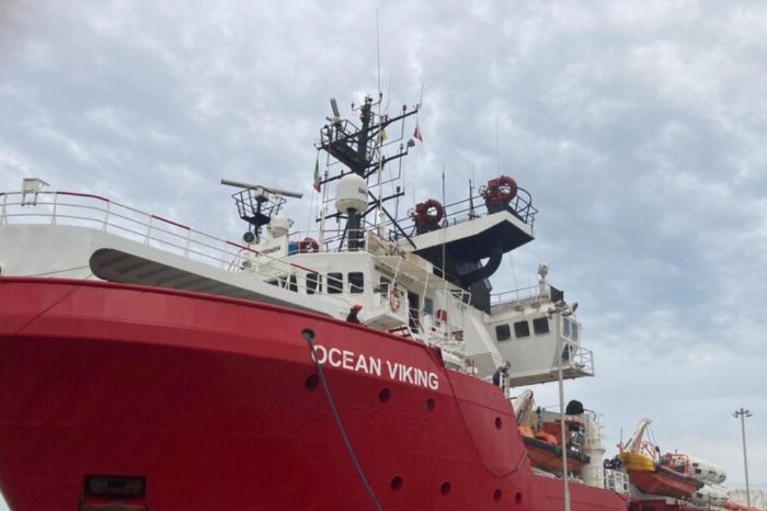 Nave Ocean Viking salva 75 migranti: La testimonianza: "Condannata a 75 frustate dal mio governo"