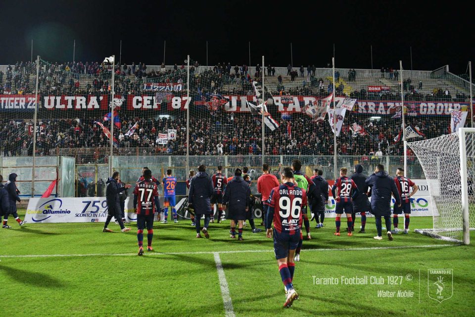 Delusione dei tifosi dopo la confitta interna del Taranto contro la Casertana