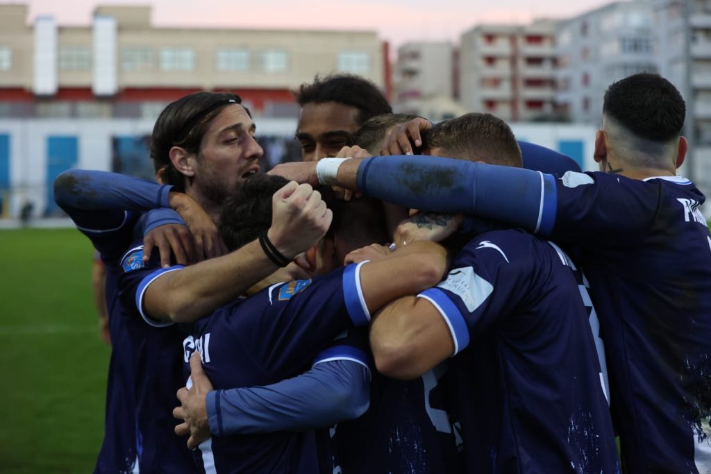 Il gol decisivo di Palermo è stato un momento di pura magia calcistica, sigillando una vittoria che ha fatto esplodere lo stadio di gioia. (Foto Paolo Conserva)