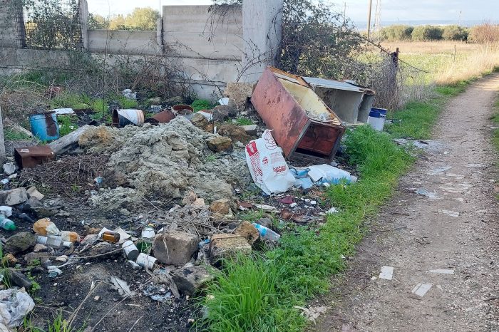 Rischio ambientale a San Giorgio Jonico: edificio Enel abbandonato