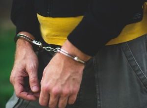 Polizia durante maxi blitz droga ad Andria