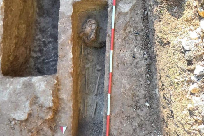 Scoperte archeologiche nel cortile dell'istituto Cabrini: tesori della Città dei Due Mari riportati  alla luce