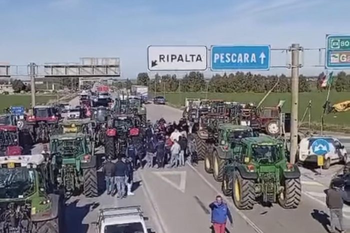 Marcia dei trattori in Puglia: agricoltori foggiani in protesta