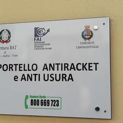 Il servizio del Tg Puglia sul centro anti-racket di Canosa fa scattare la pronta risposta dei responsabili della struttura.