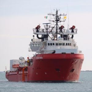 Ocean Viking bloccata a Bari per salvataggi non autorizzati