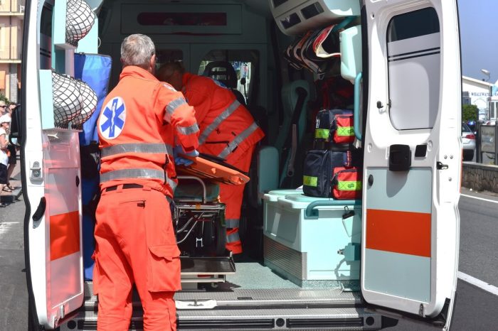 Brutto incidente sulla Turi-Putignano, auto si schianta. Feriti due bambini