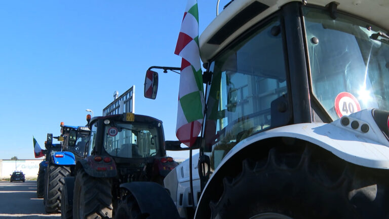 Protesta agricoltori, placata la marcia dei trattori della Bat a Bari