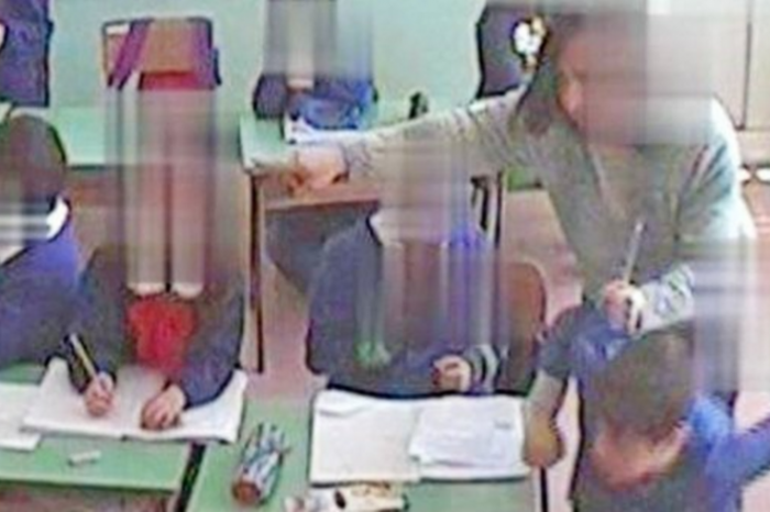 Abuso dei mezzi di correzione e percosse: arriva la condanna per l'insegnante