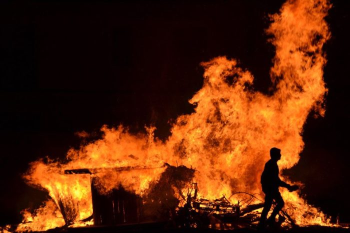 Bagliori di fiamme e fuoco per i falò di S. Giuseppe, la tradizione si rinnova